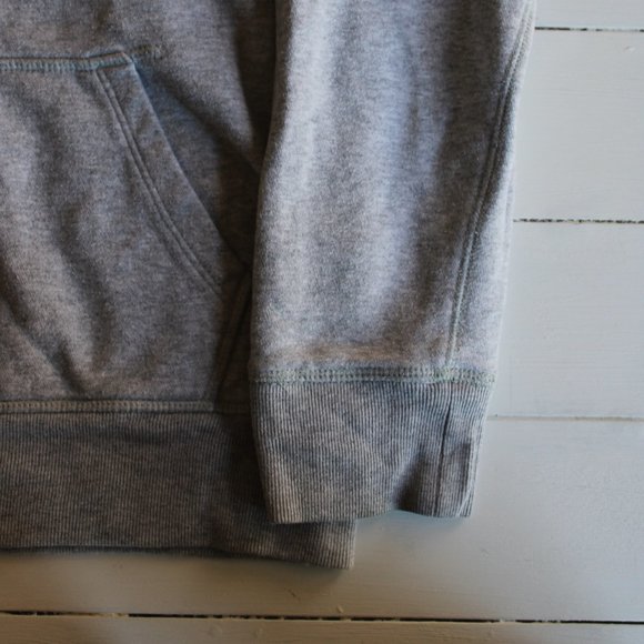 Monochromatic Grey GAP Logo Hoodie, Boys Size XXL (18) - Picture 3 of 7
